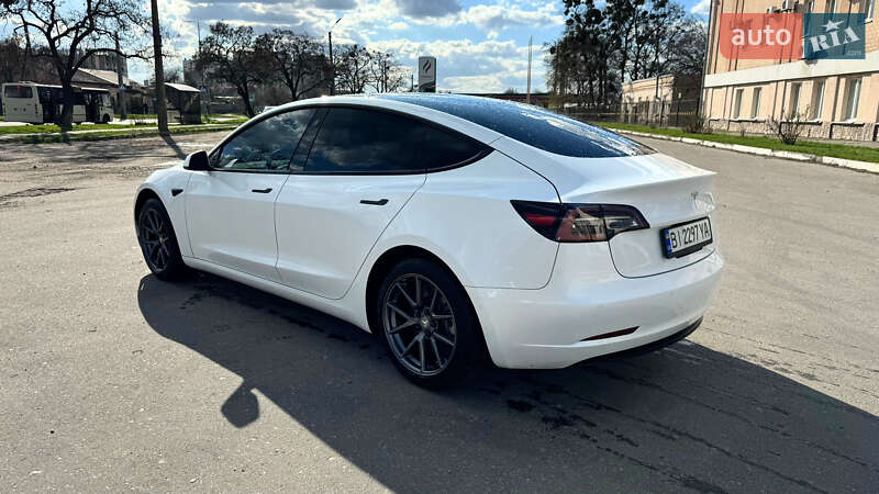 Седан Tesla Model 3 2022 в Полтаві