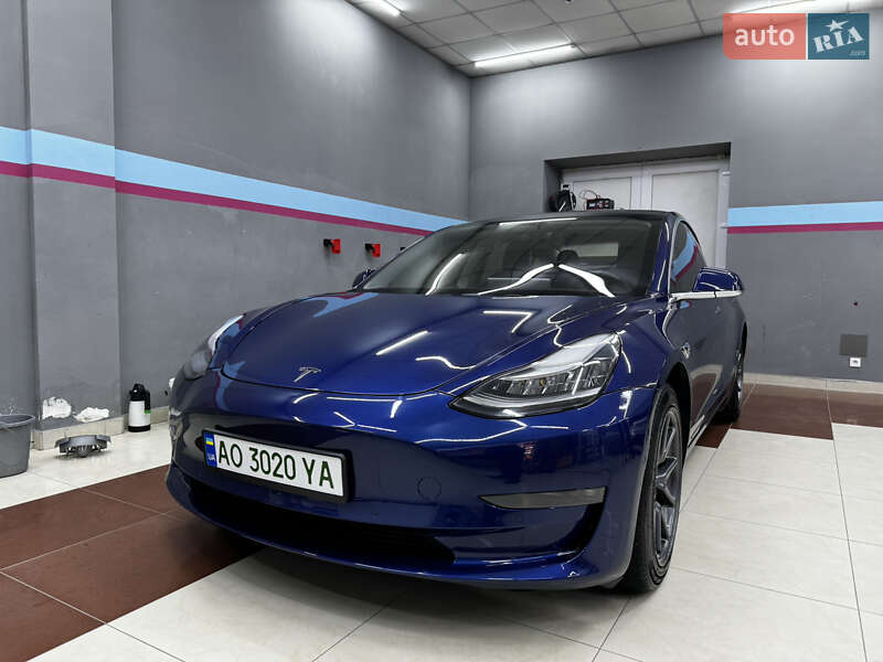 Седан Tesla Model 3 2018 в Ужгороді