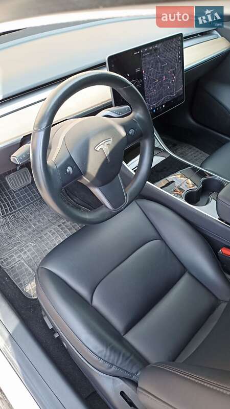 Седан Tesla Model 3 2018 в Умани
