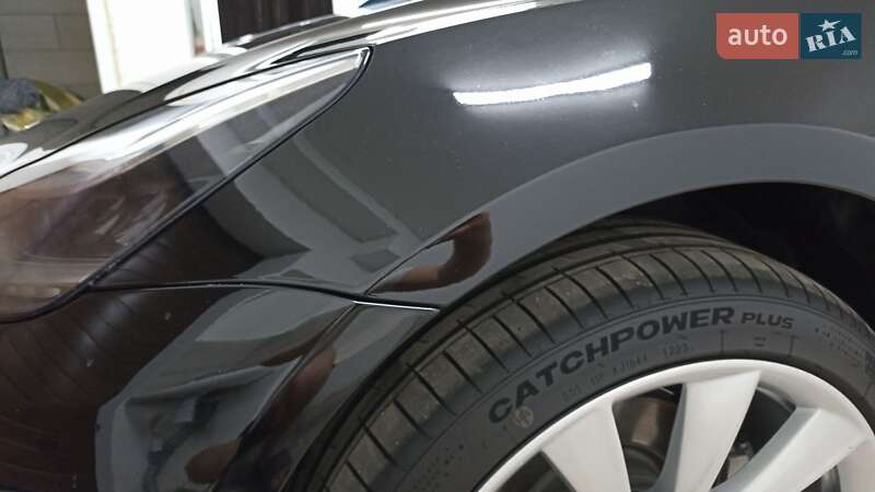 Седан Tesla Model 3 2018 в Умани