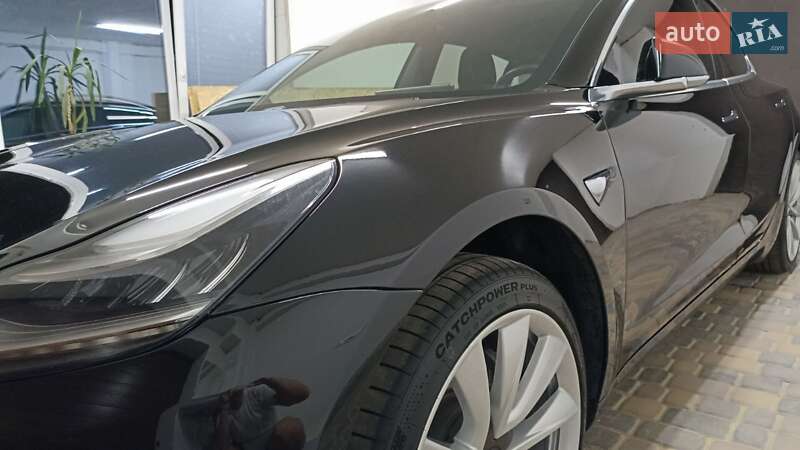 Седан Tesla Model 3 2018 в Умани