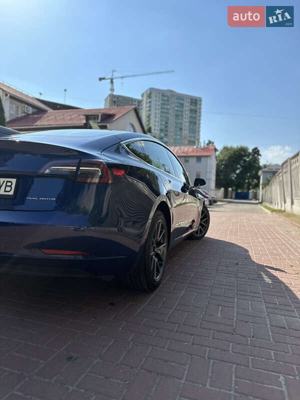 Седан Tesla Model 3 2018 в Киеве