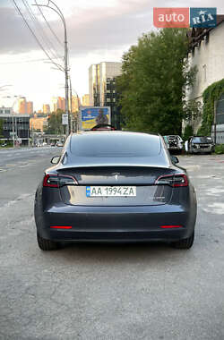 Седан Tesla Model 3 2022 в Киеве