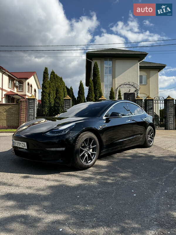 Седан Tesla Model 3 2019 в Рівному