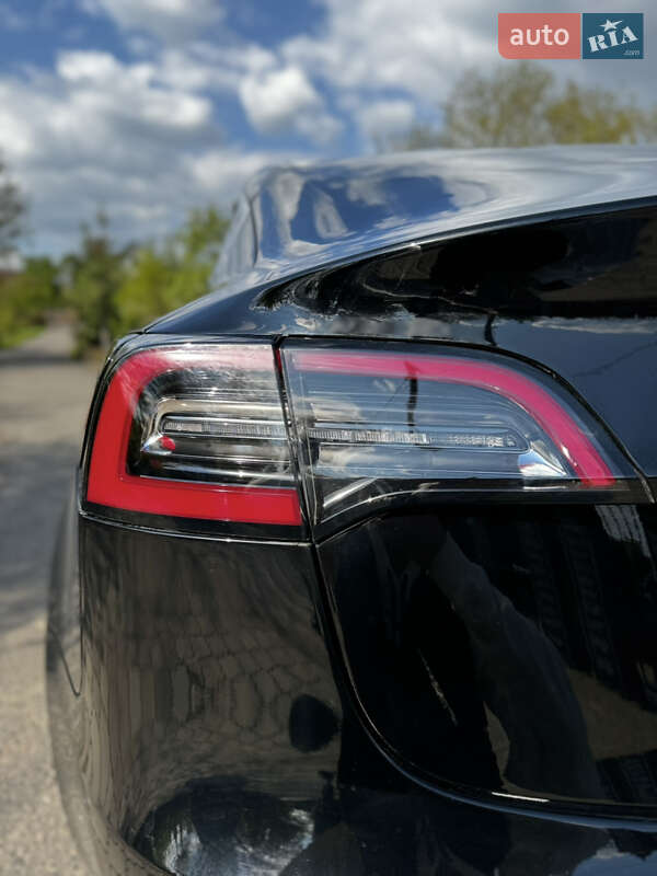 Седан Tesla Model 3 2019 в Рівному