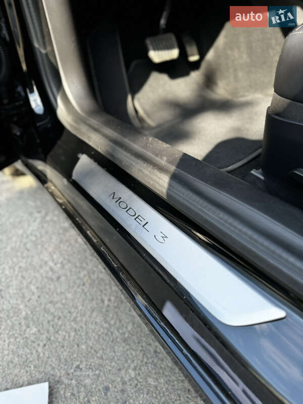 Седан Tesla Model 3 2019 в Рівному