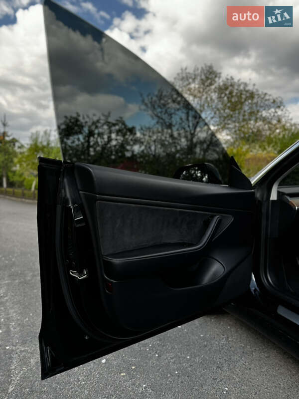 Седан Tesla Model 3 2019 в Рівному
