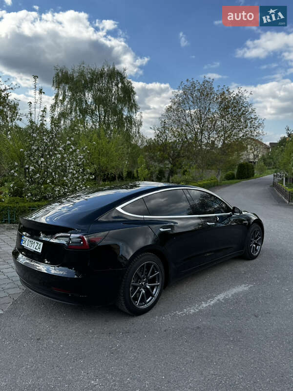 Седан Tesla Model 3 2019 в Рівному