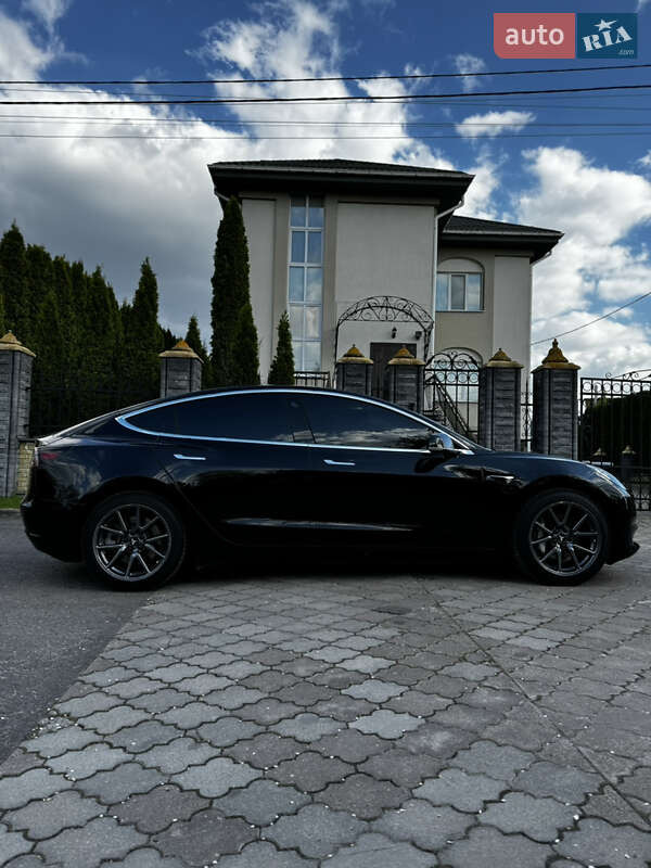 Седан Tesla Model 3 2019 в Рівному