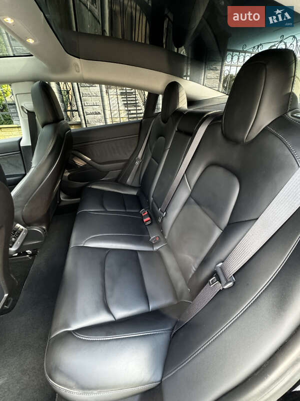 Седан Tesla Model 3 2019 в Рівному