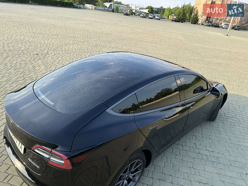 Седан Tesla Model 3 2019 в Одесі
