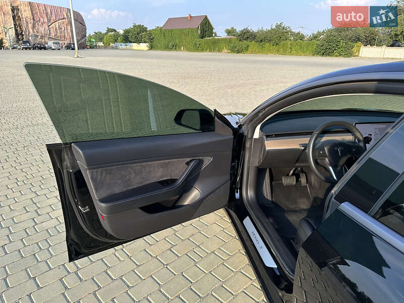 Седан Tesla Model 3 2019 в Одесі