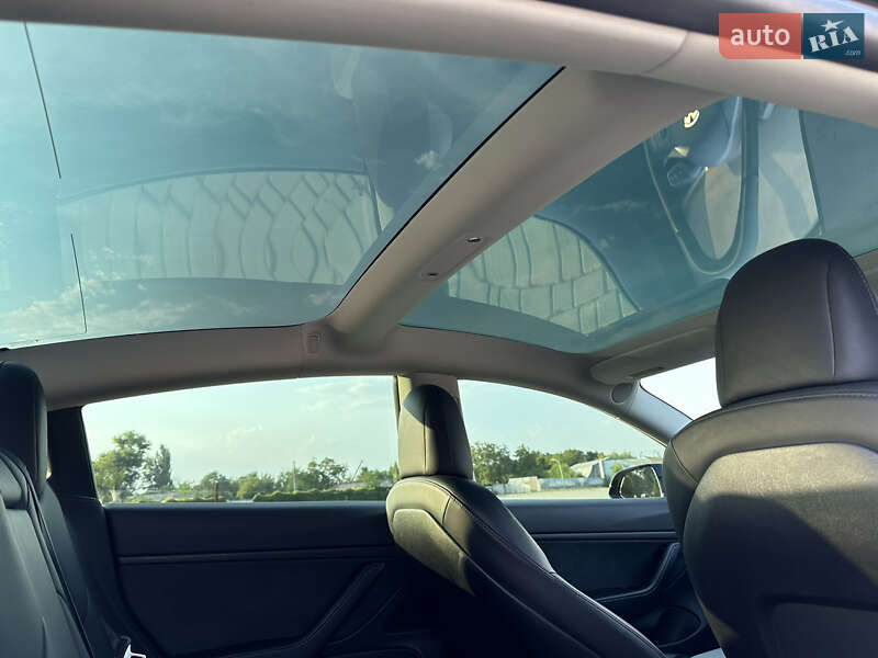 Седан Tesla Model 3 2019 в Одесі