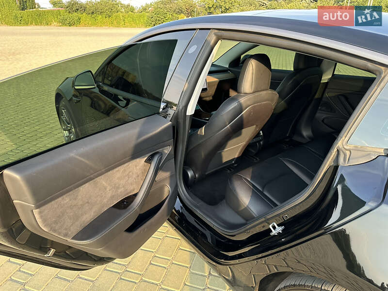 Седан Tesla Model 3 2019 в Одесі
