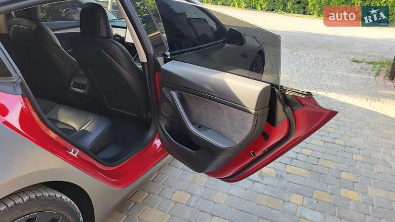 Седан Tesla Model 3 2022 в Тернополі