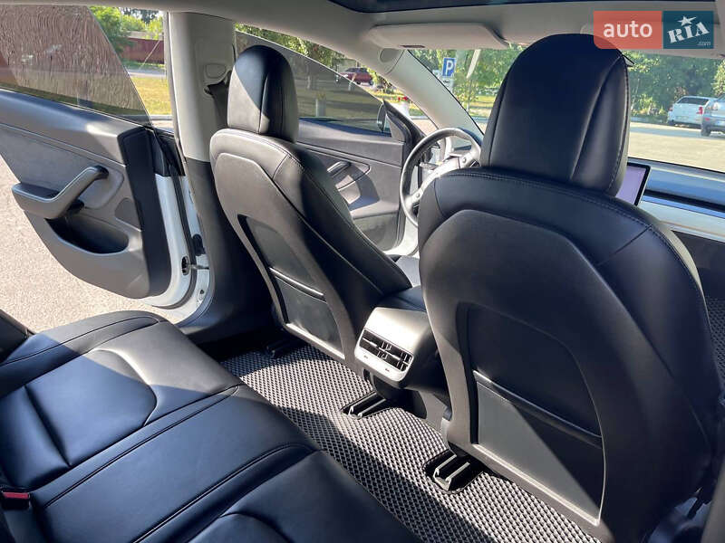 Седан Tesla Model 3 2018 в Киеве фото 5 Седан Tesla Model 3 2018 в Киеве