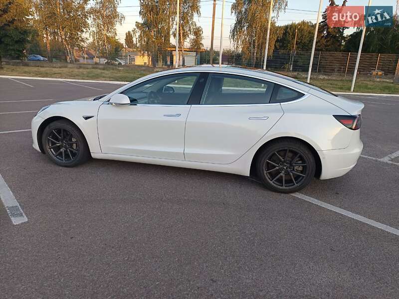Седан Tesla Model 3 2018 в Житомирі