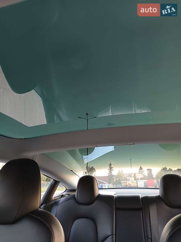 Седан Tesla Model 3 2018 в Житомирі