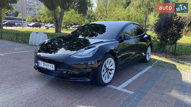 Седан Tesla Model 3 2022 в Киеве