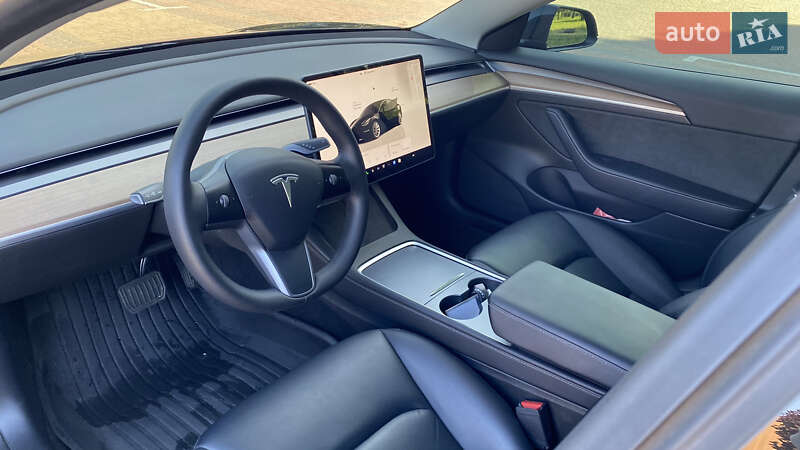 Седан Tesla Model 3 2022 в Киеве
