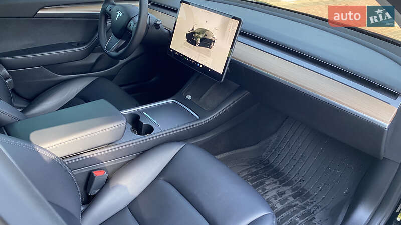 Седан Tesla Model 3 2022 в Киеве