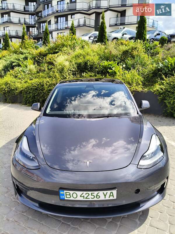 Седан Tesla Model 3 2022 в Почаеве
