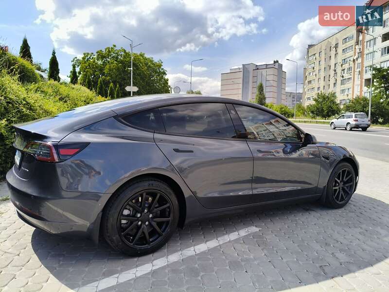 Седан Tesla Model 3 2022 в Почаеве