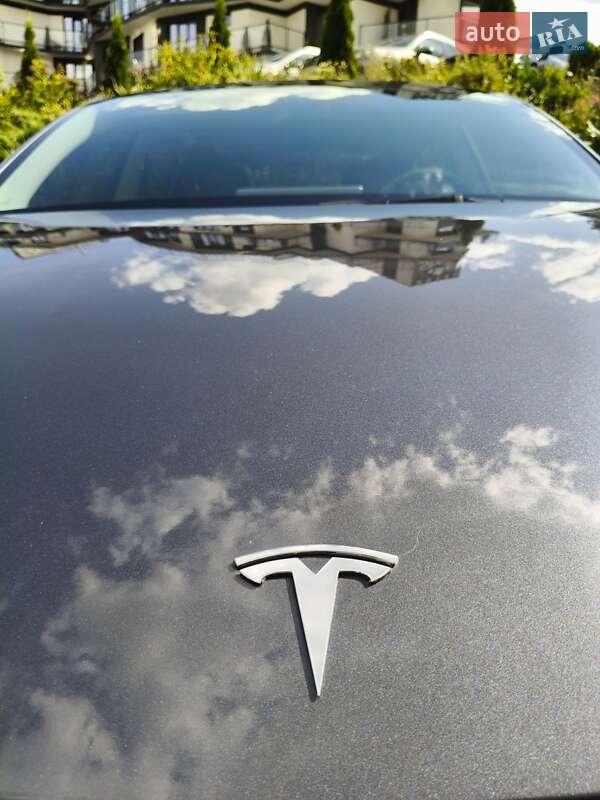 Седан Tesla Model 3 2022 в Почаеве