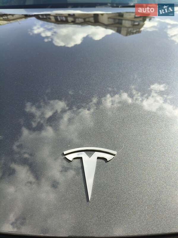 Седан Tesla Model 3 2022 в Почаеве
