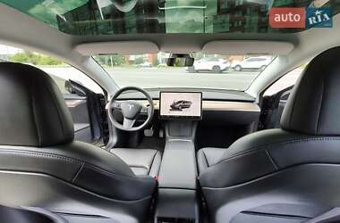 Седан Tesla Model 3 2022 в 