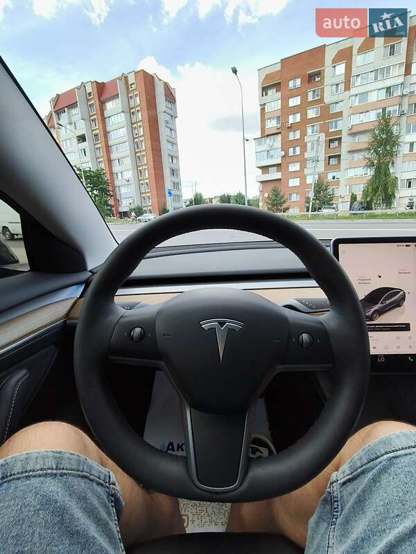 Седан Tesla Model 3 2022 в Почаеве