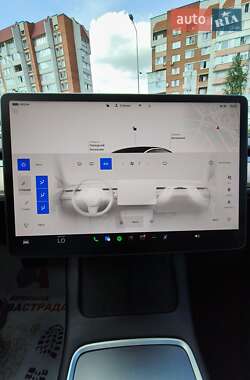 Седан Tesla Model 3 2022 в 