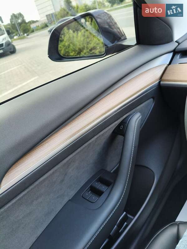 Седан Tesla Model 3 2022 в Почаеве