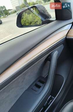 Седан Tesla Model 3 2022 в 