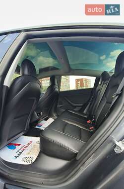 Седан Tesla Model 3 2022 в 