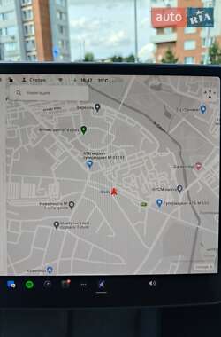Седан Tesla Model 3 2022 в 