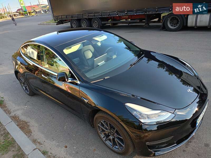 Седан Tesla Model 3 2019 в 