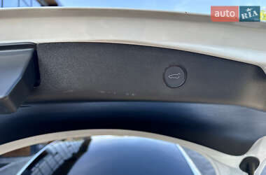 Седан Tesla Model 3 2023 в 