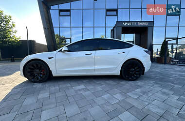 Седан Tesla Model 3 2023 в 