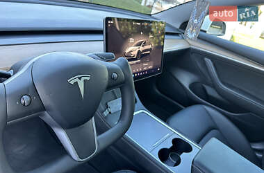 Седан Tesla Model 3 2023 в 