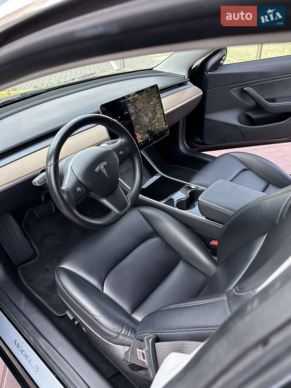 Седан Tesla Model 3 2018 в Рівному