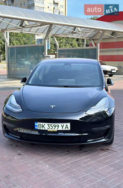 Седан Tesla Model 3 2018 в Ровно