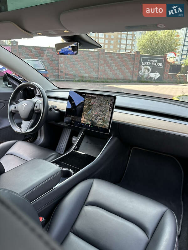 Седан Tesla Model 3 2018 в Рівному