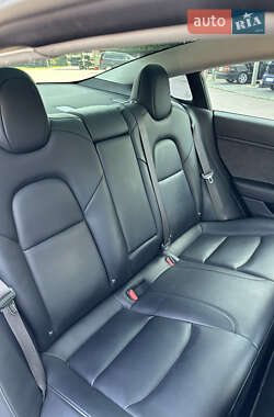 Седан Tesla Model 3 2018 в Рівному