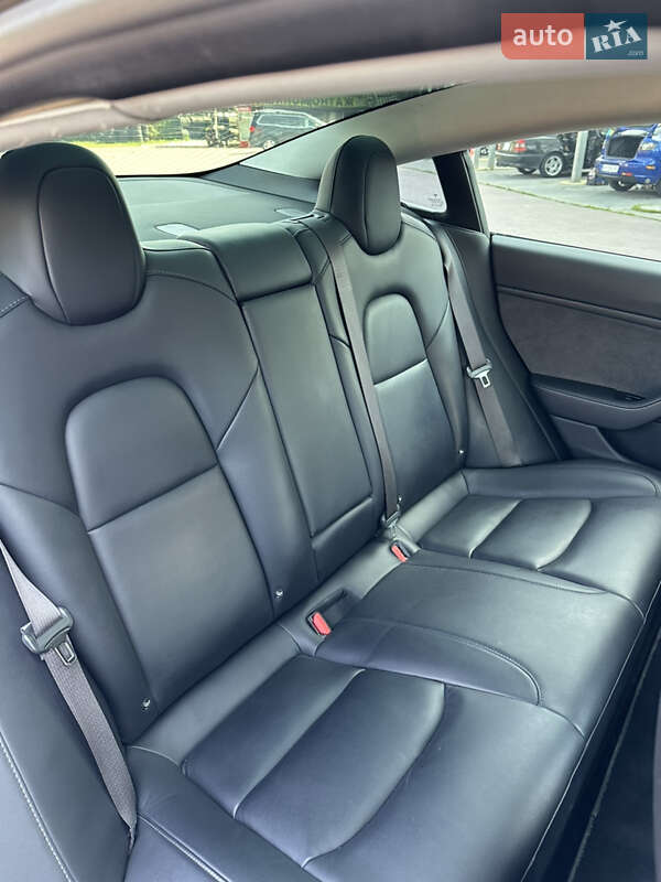Седан Tesla Model 3 2018 в Рівному