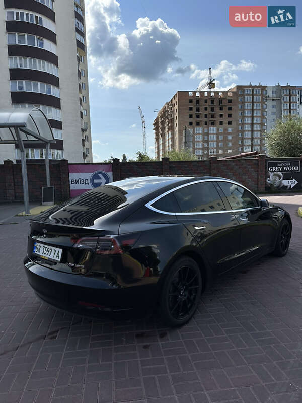 Седан Tesla Model 3 2018 в Рівному