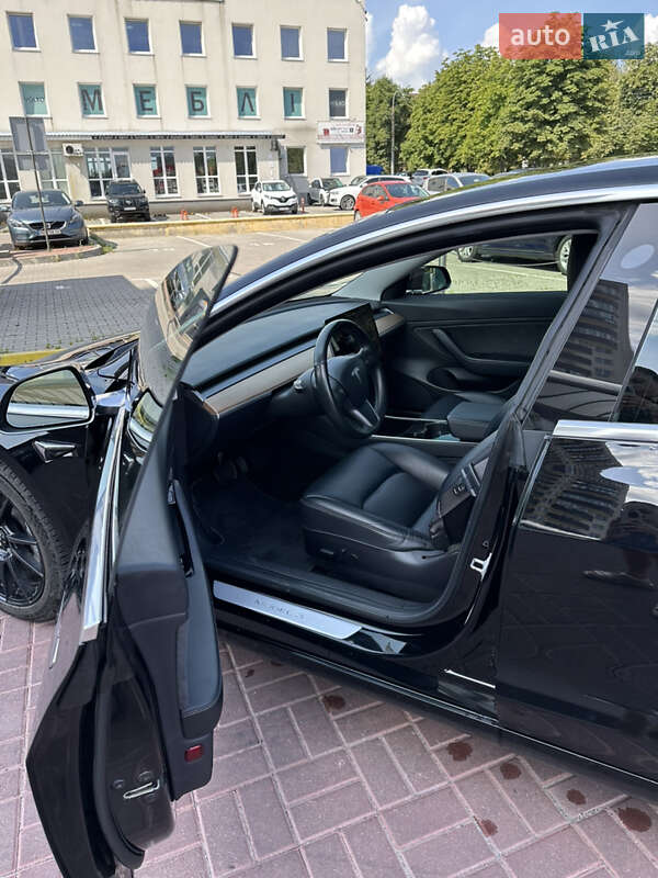 Седан Tesla Model 3 2018 в Рівному