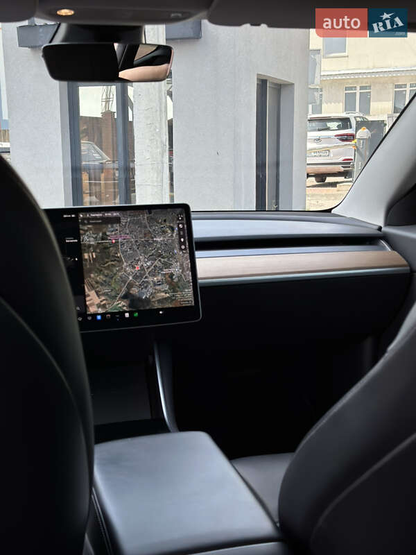 Седан Tesla Model 3 2018 в Рівному