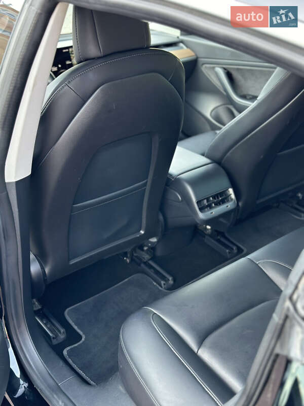 Седан Tesla Model 3 2018 в Рівному