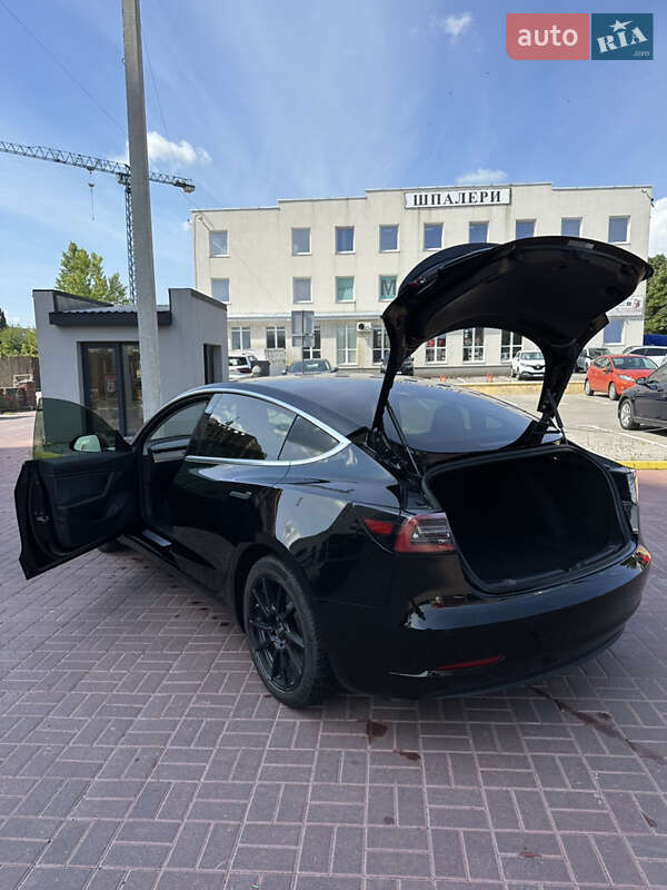 Седан Tesla Model 3 2018 в Рівному